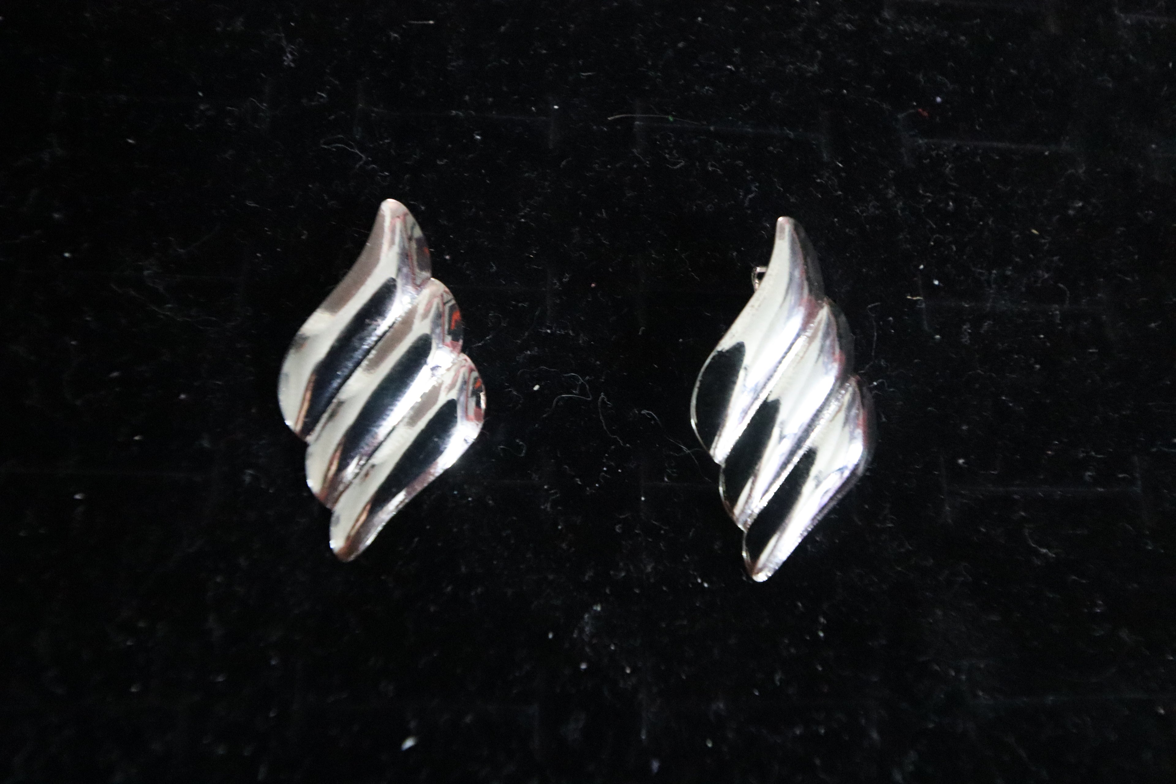 Ribbed Shell Stud Earrings